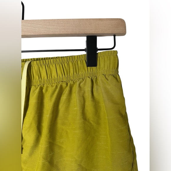 Nike Dri-FIT Tempo Running Shorts Yellow Green Women’s Size M - Picture 2 of 5